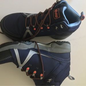 NIB Anhu Alamere Mid Hiking/walking Ankle boot Sz 7